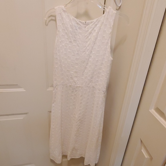 Rabbit design eyelet white dress - Picture 5 of 5